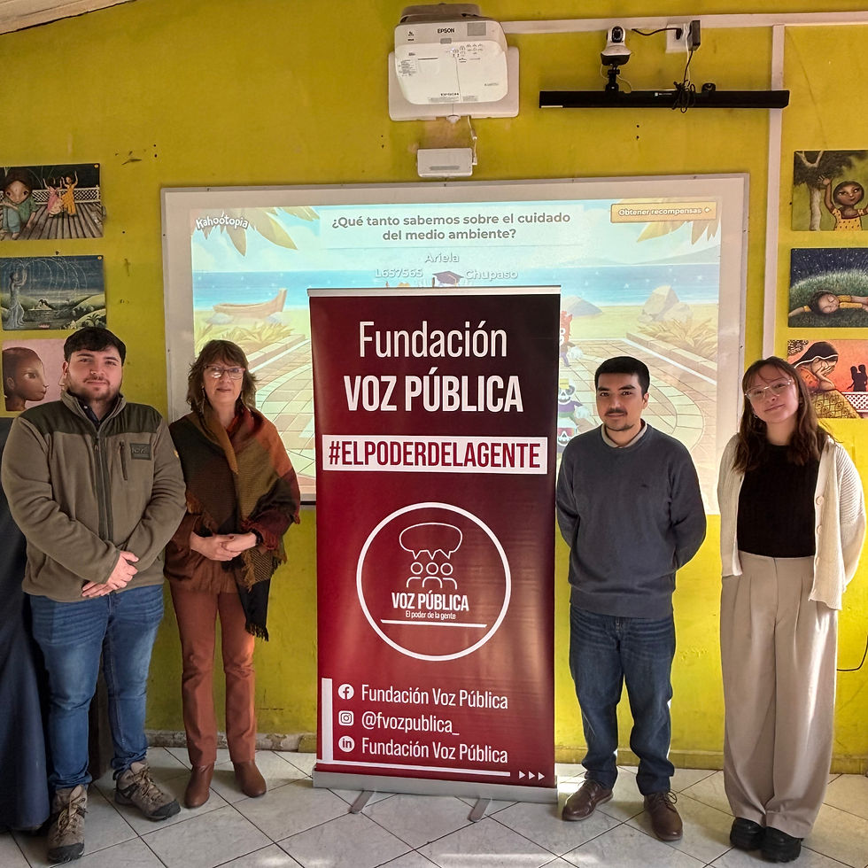 El equipo de la fundación junto con autoridades del establecimiento