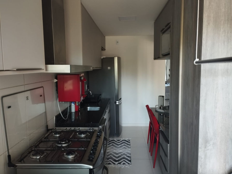 Cozinha de apartamento de luxo com vista panorâmica para o mar no Porto das Dunas