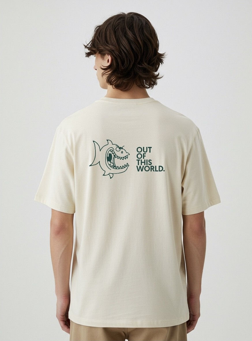 Miniatura: Maglietta crema con logo Badass&Co e scritta  "Out of this World" sul retro. Verde