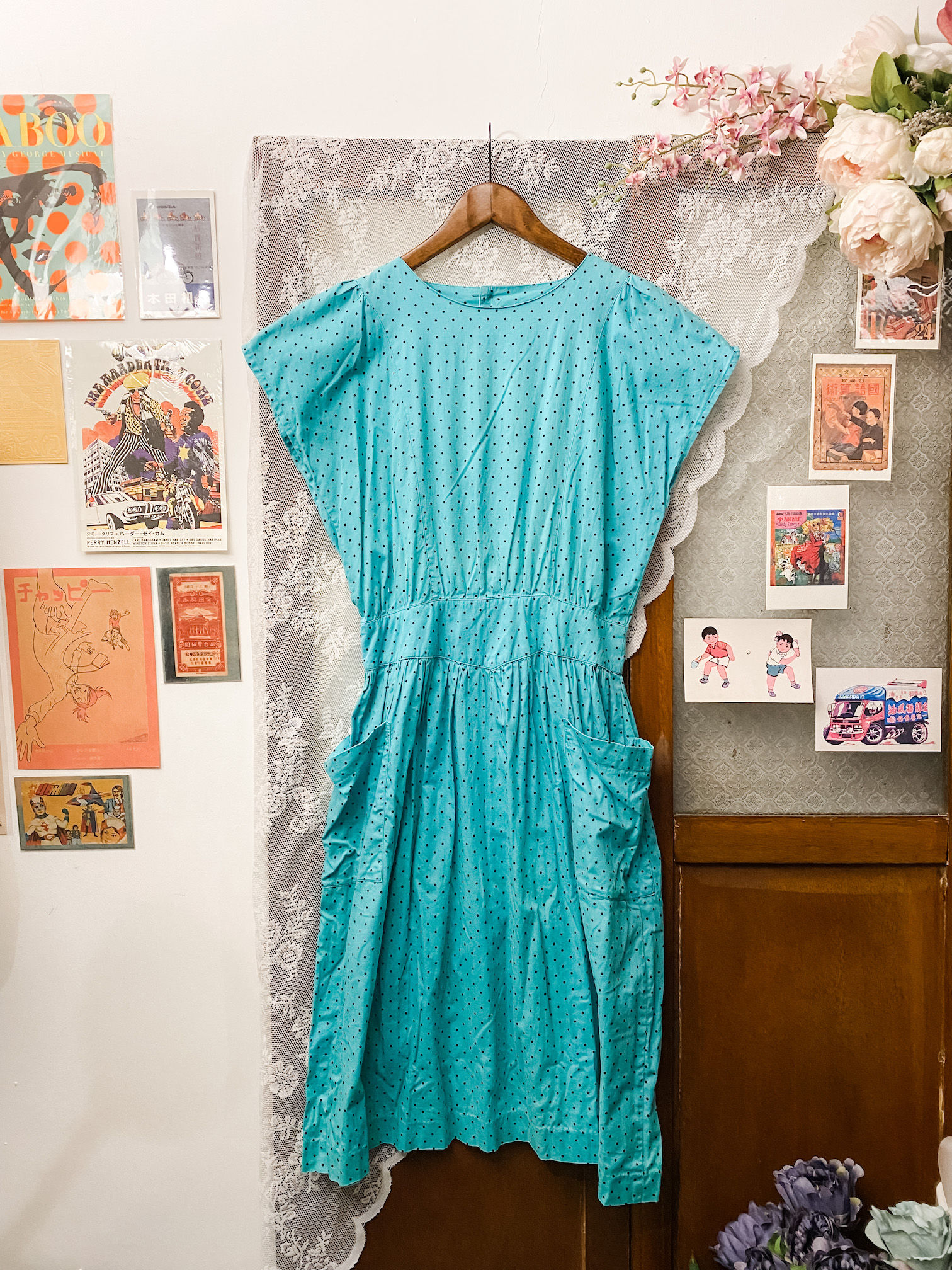 綠底黑圓點圓領連身裙