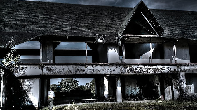 la hacienda del mal o hacienda maldita es un lugar especialmente atractivo por su actividad paranormal lleno de misterio y de historias que encierran sus viejas paredes,se dice que en su pasado fue un lugar en el que se cometieron asesinatos y actividades oscuras. en las investigaciones que se han realizado se a contactado con una entidad de una mujer joven que sigue al parecer acompaña a sus visitantes mientras estan en el sitio.fantasmas,espiritus y hasta duendes y demonios narran algunas personas que estos seres habitan este lugar.