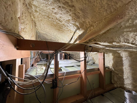 我が家の下屋の天井断熱が終わってない…