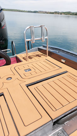 Lancha de alumínio naval para pescarias e pesca de arremesso, muito confortável, alcança boa velocidade, tem ótima estabilidade e é ideal para passeios com toda família e amigos, possui recursos e itens de série necessário para o sucesso do seu dia na água.