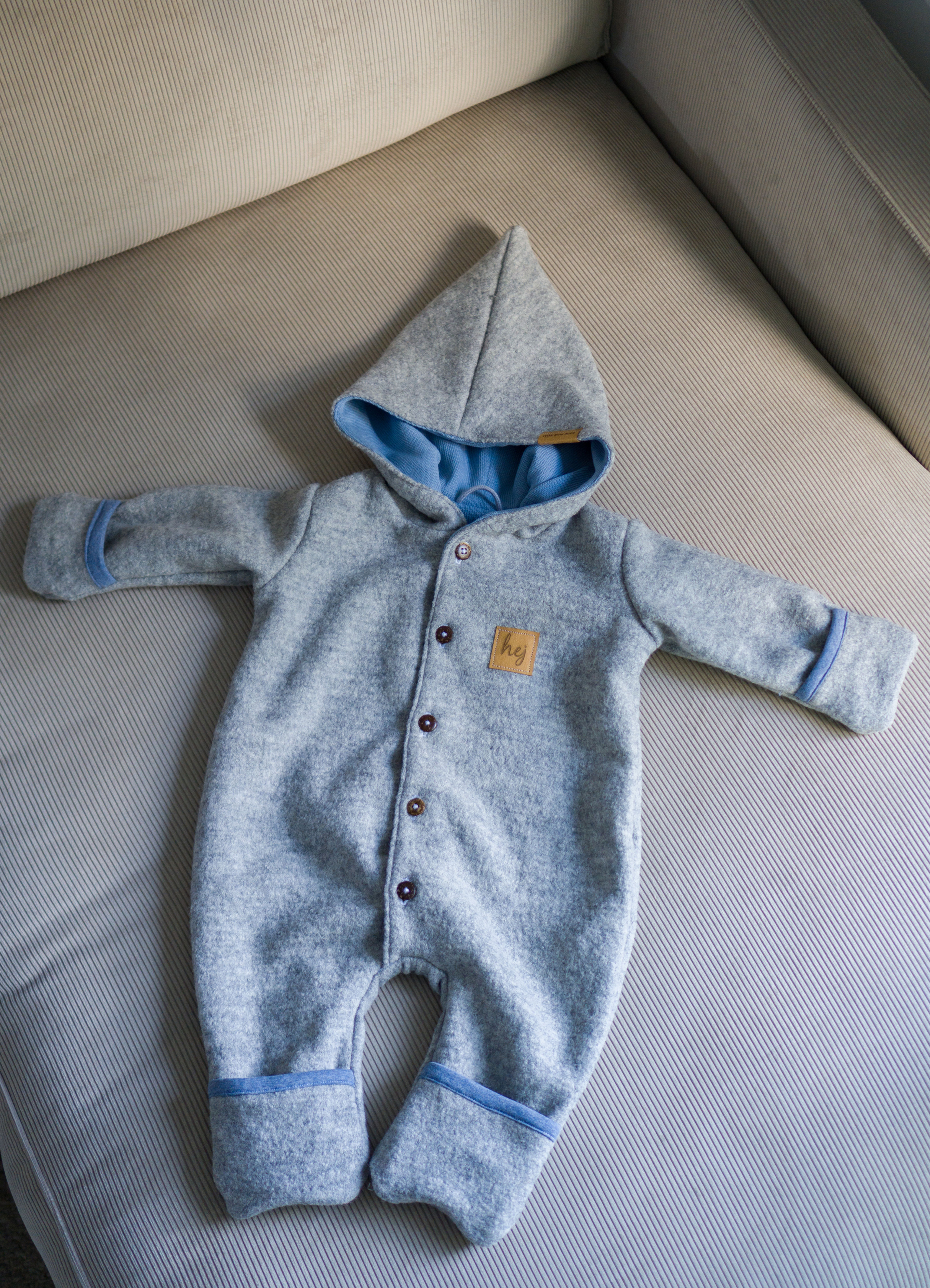 Walkanzug - außen hellgrau/ Strickfutter hellblau