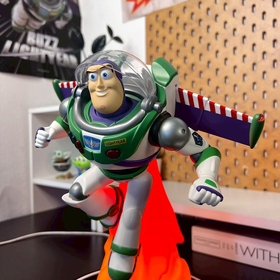 แท่นชาร์จไร้สาย buzz lightyear toy story martube lamp แท่นชาร์จโคมไฟ แท่นชาร์จมือถือ โคมไฟตั้งโต๊ะ บัซไลท์เยียร์ ทอยสตอรี่ ฟิกเกอร์ ของเล่น ของสะสม ที่ชาร์จไร้สาย ของขวัญ เด็กผู้ชาย wireless charger