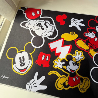 gadget แผ่นรองเม้าส์ Mouse Pad Mickey Mouse แผ่นใหญ่ มิคกี้ เมาส์ มิกกี้เม้าส์ ลายน่ารัก iconic สีดำ แต่งโต๊ะ