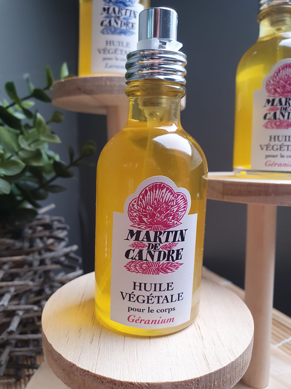 Bouteille d'huile végétale MARTIN DE CANDRE affichant le texte pour le corps