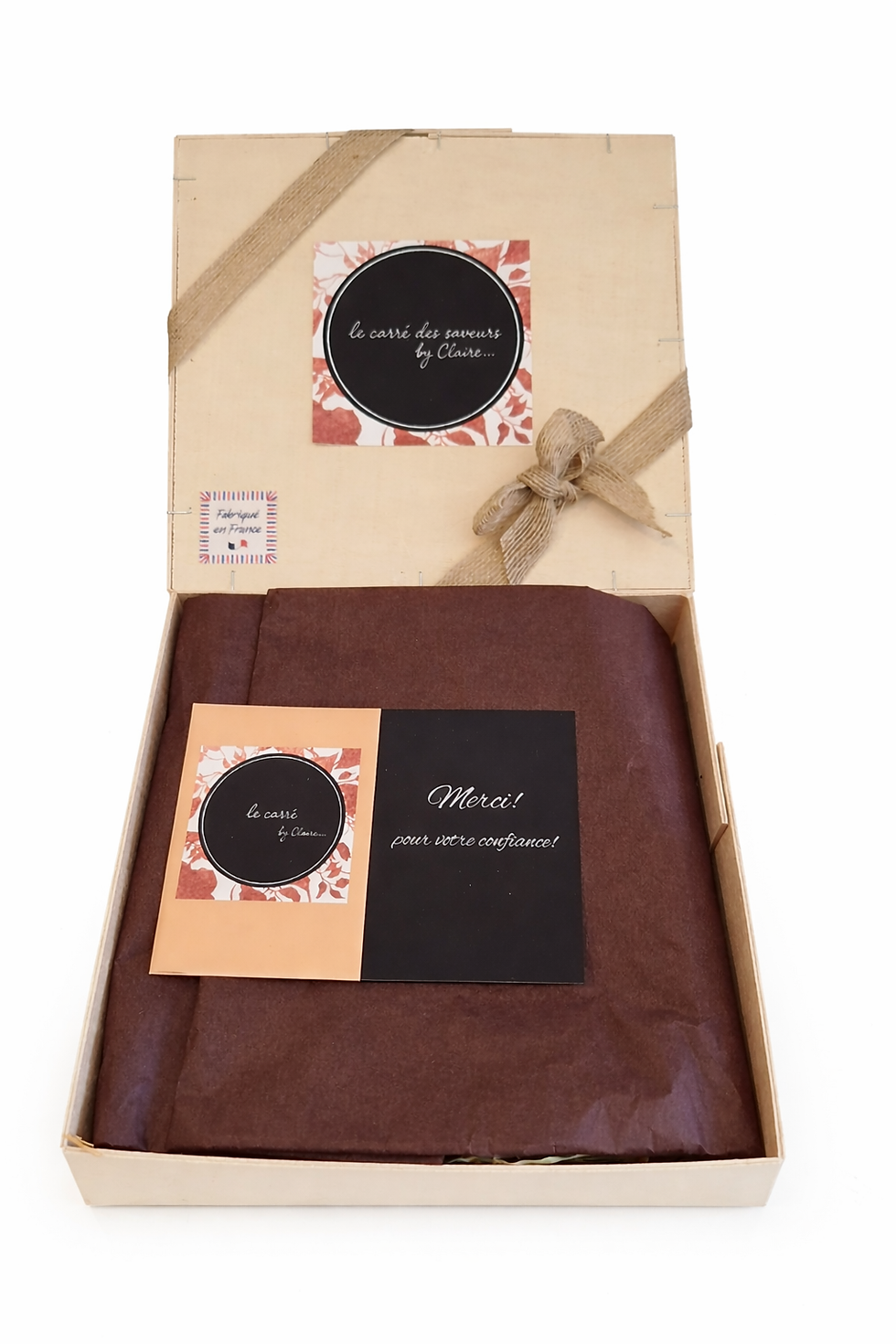 coffret cadeau le carré des saveurs présenté dans une boite en bois carrée