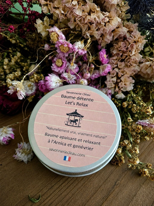 Miniature : un baume détete apaisant et relaxant posé à côté de fleurs séchées