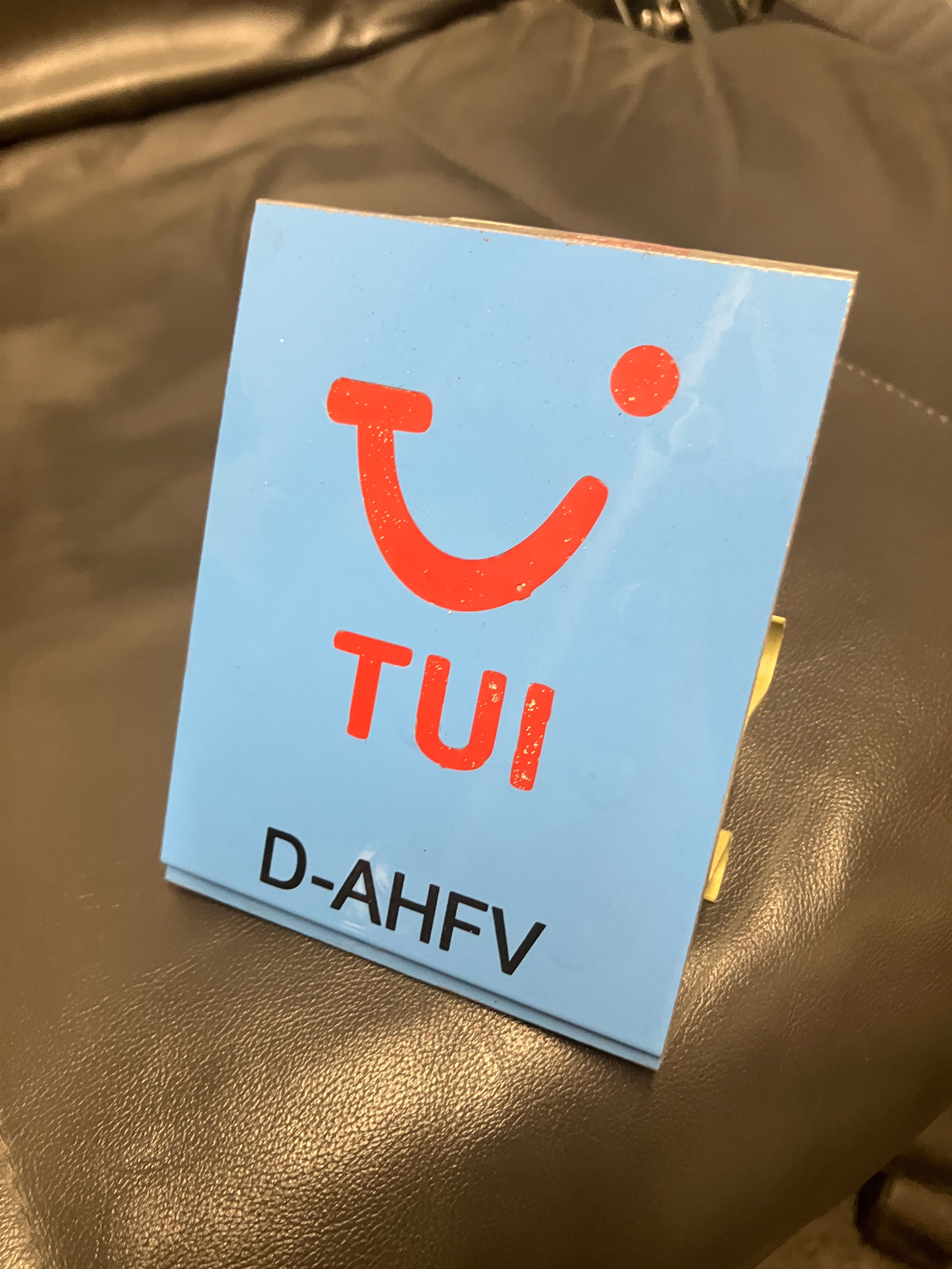 TUI Boeing 737, D-AHFV, fuselage skin desk stand