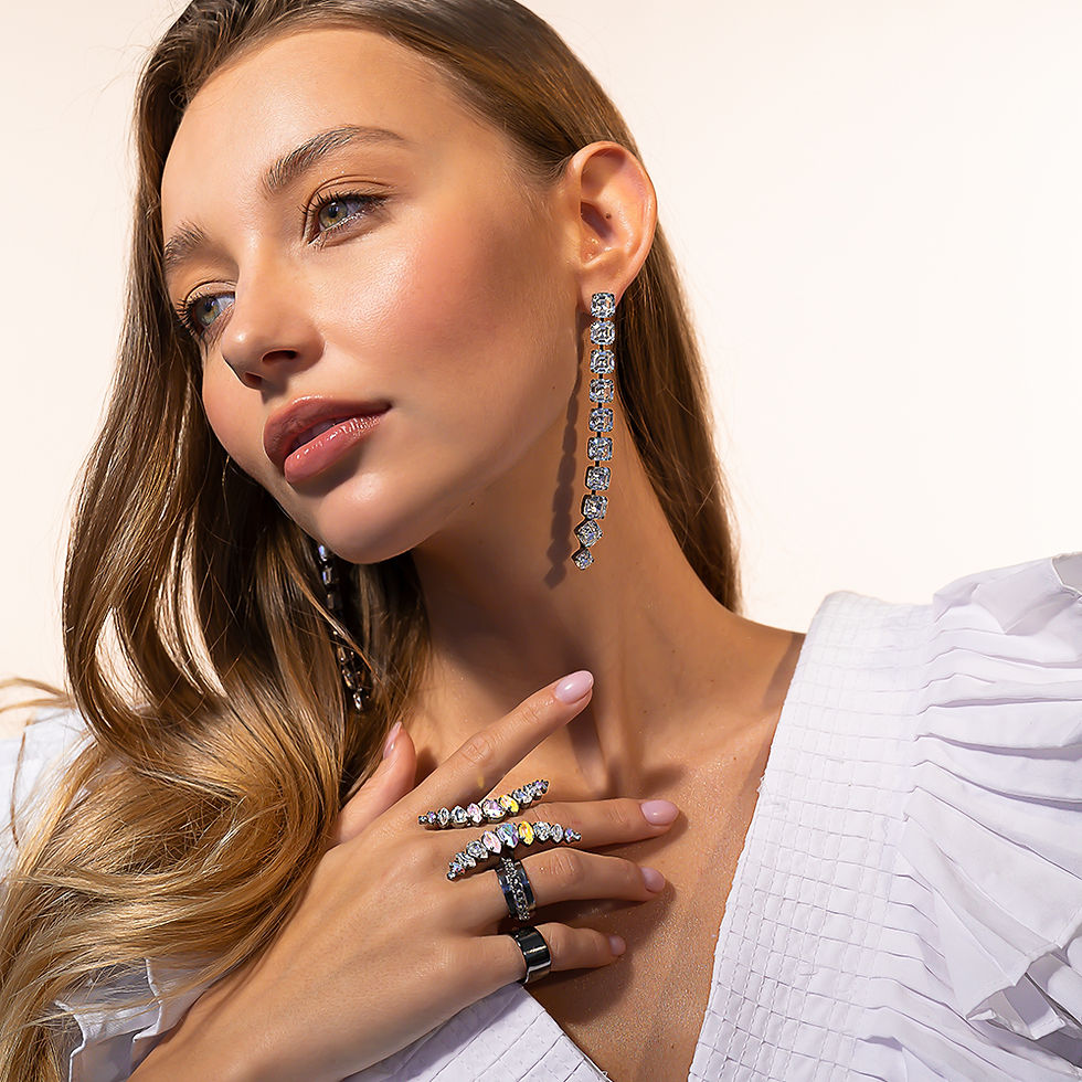 עגילי דרופ צמודים ארוכים "סופיה" בתי אבן משובצים קריסטלים