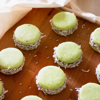 Alfajores (Cajeta + Coconut) Green
