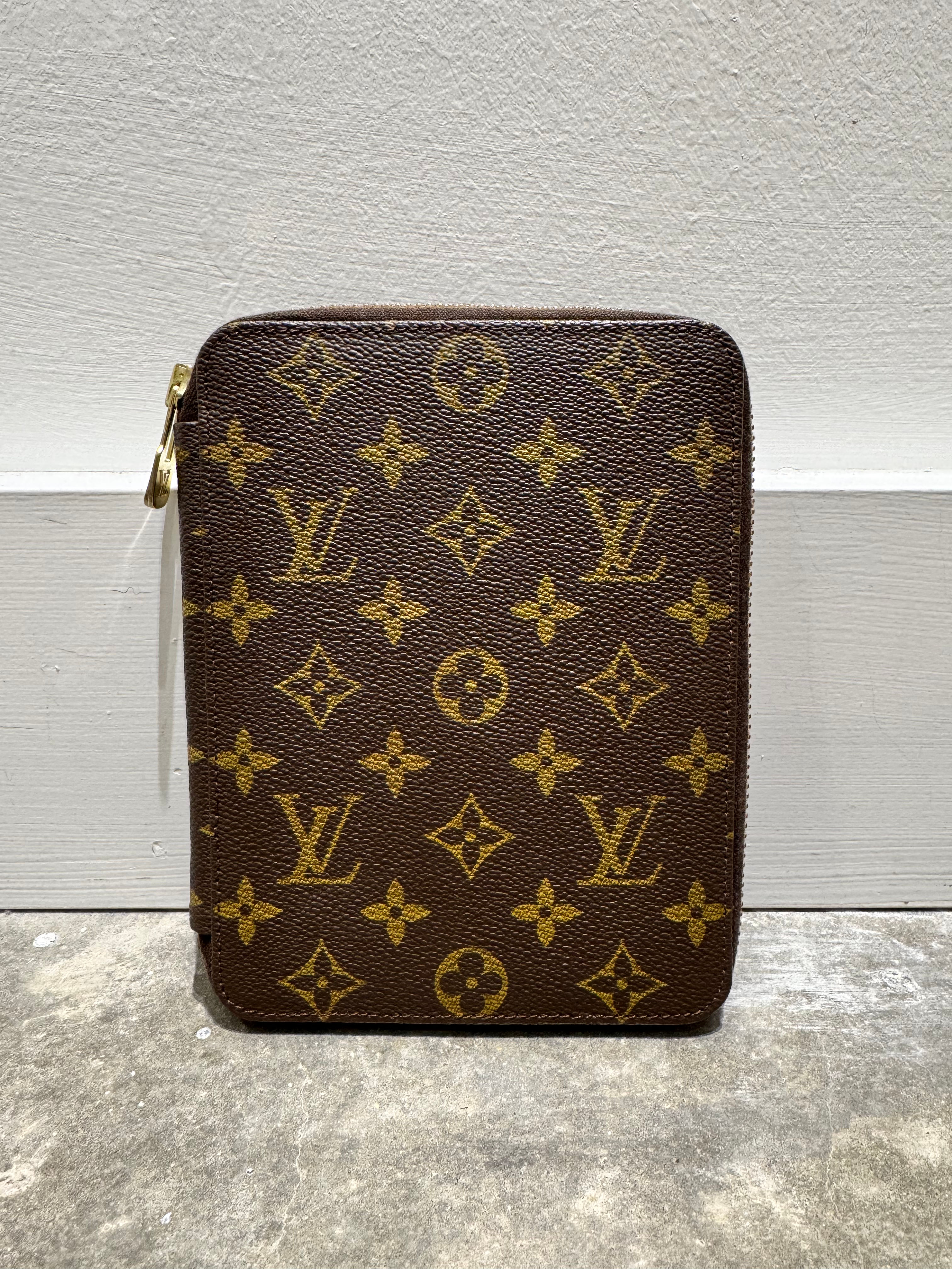 Vintage Louis Vuitton Monogram Zippy Passport Organizer
