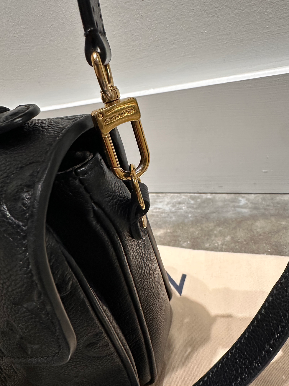 Thumbnail: Métis Pochette Empriente black leather 