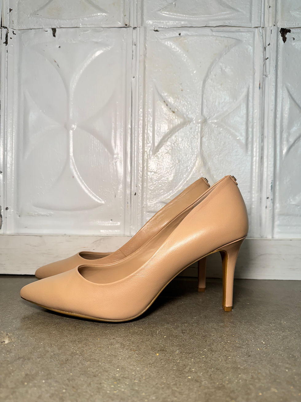 Thumbnail: Karl Lagerfeld Size 9 Nude Pumps