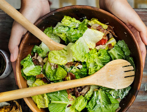 Why Does Traditional Chinese Medicine (TCM) Say Eating Salad Can Lead to Vaginal Problems?