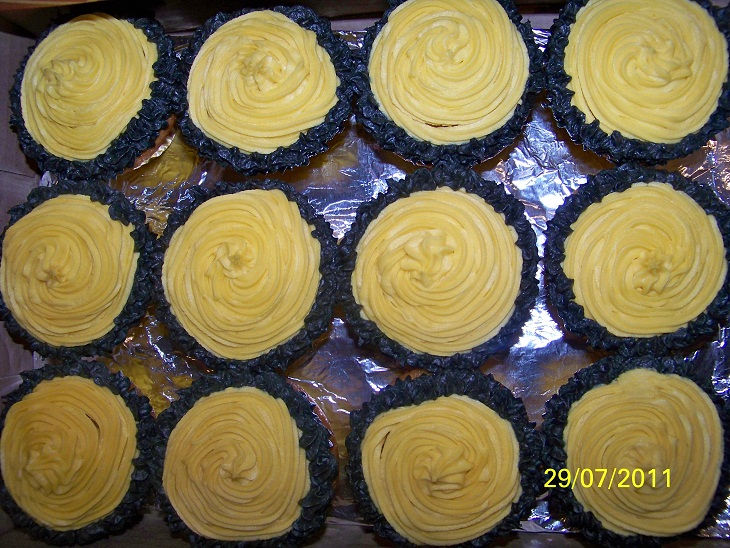 2 Tone Plain cup Cakes