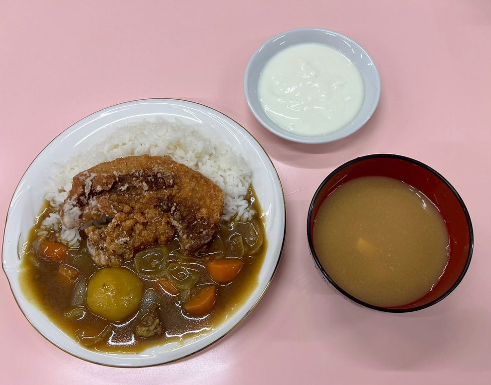 唐揚げカレー    味噌汁    ヨーグルト