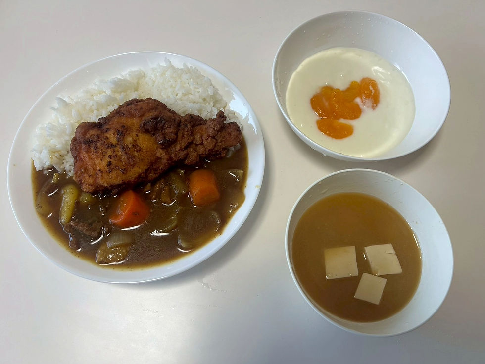 唐揚げカレー    味噌汁    ヨーグルト