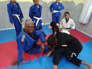 Oficinas de jiu-jitsu melhoram comportamento de crianças e adolescentes