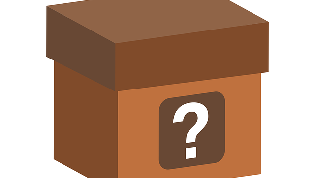 kahve_rengi_üzerinde_topuklu_ayakkabi_olan_kutu