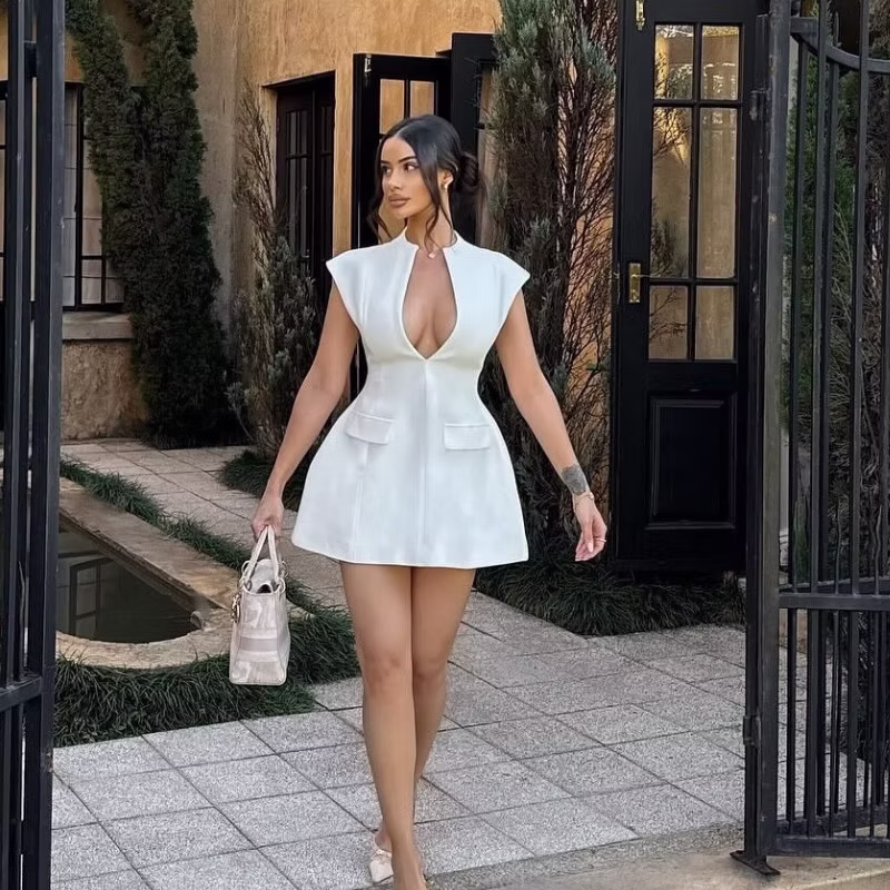 Soirée d'Été – Deep V-Neck A-Line Mini Dress