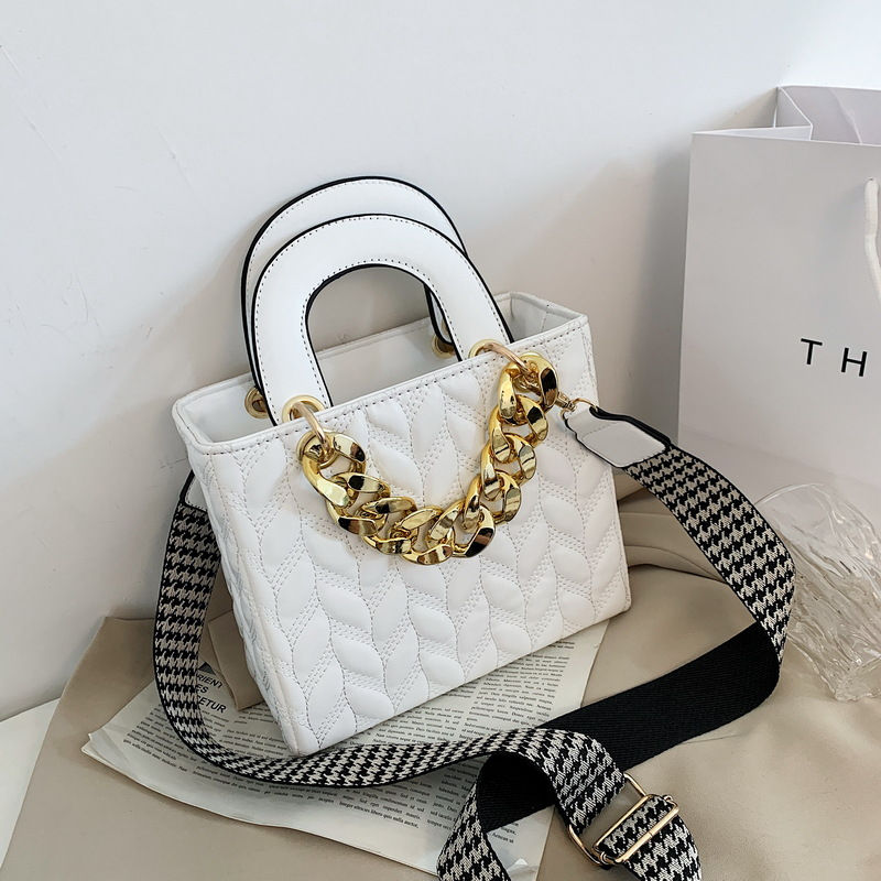Thumbnail: Rhombus Summer Shoulder Bag