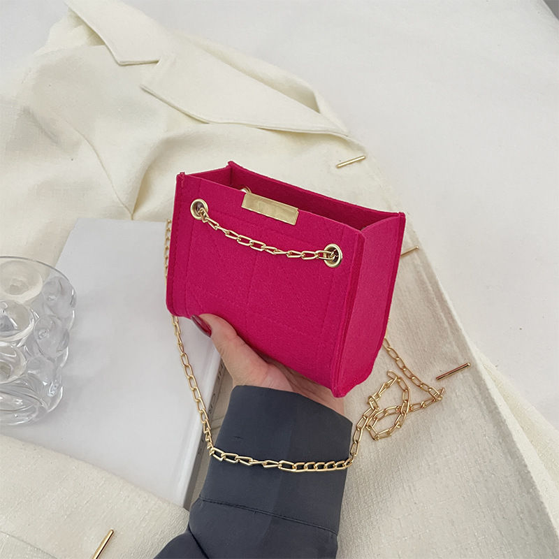 Thumbnail: SquareMatrix – Felt-Matrix Shoulder Bag