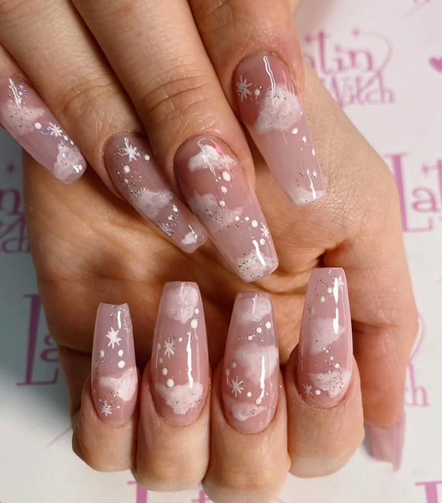 Artificial soft nails set, perfect for achieving salon-quality nails at home. Includes everything you need for a flawless manicure. Ideal for nail health and 2024 trends