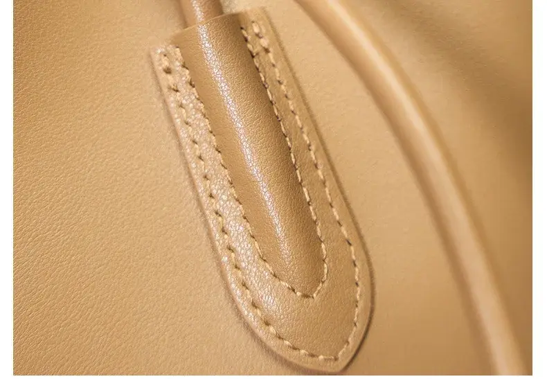 Thumbnail: AuraGrand – Two-Layer Cowhide Carryall Tote