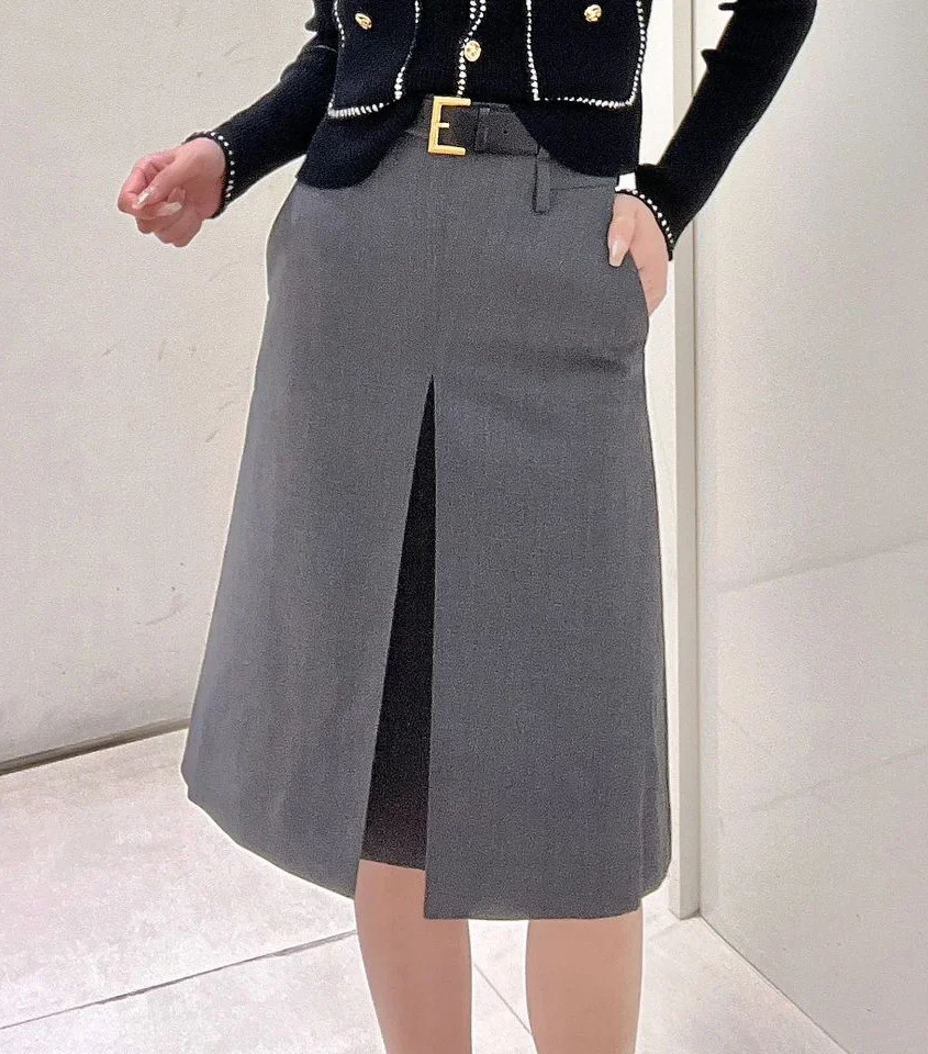Graceful Gray A-Line Business Skirt – Elevate Your Office Style with This Timeless and Elegant Wardrobe Essential