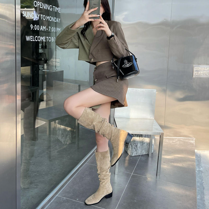 Thumbnail: L’Aube Élite – Vintage Suede Chunky Heel Square Toe Boots