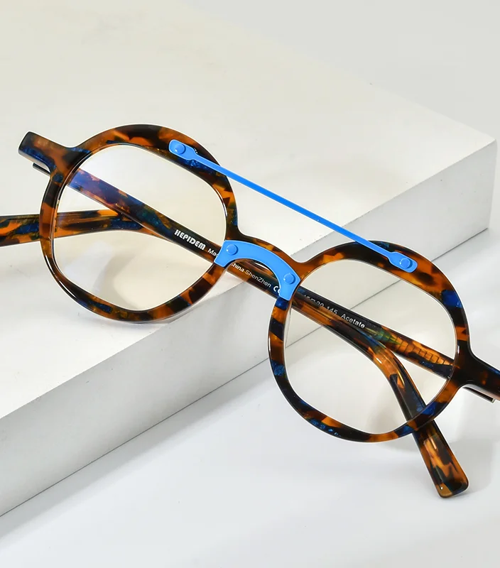 Elevate your eyewear game with these round panel glasses frames, radiating elegance and sophistication in every glance