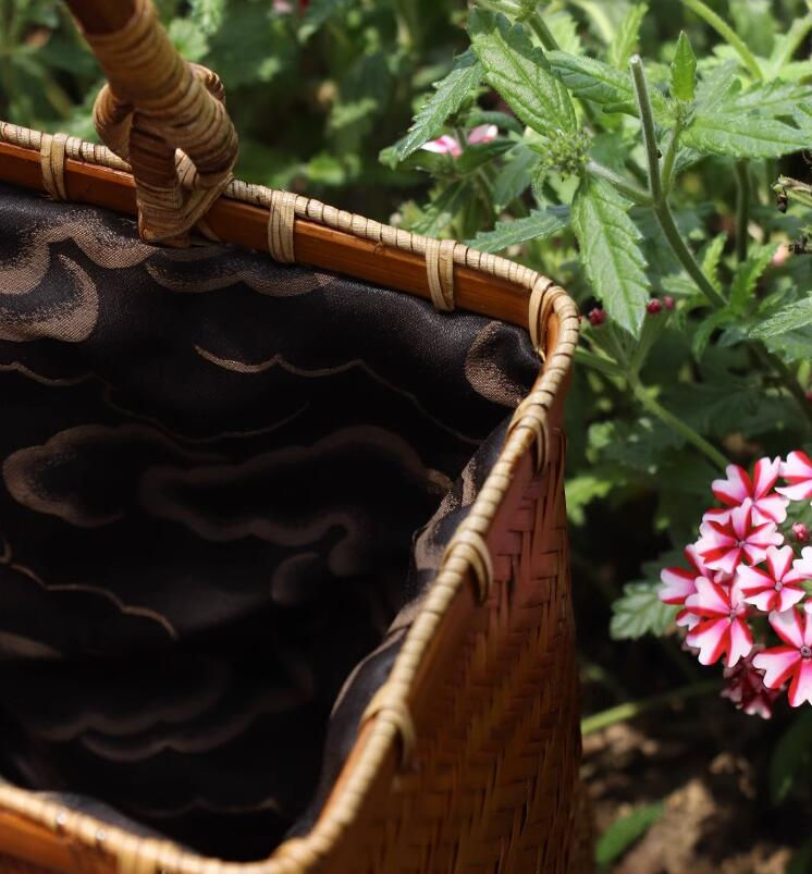 Thumbnail: Retro-Elegance Bamboo Woven Tote