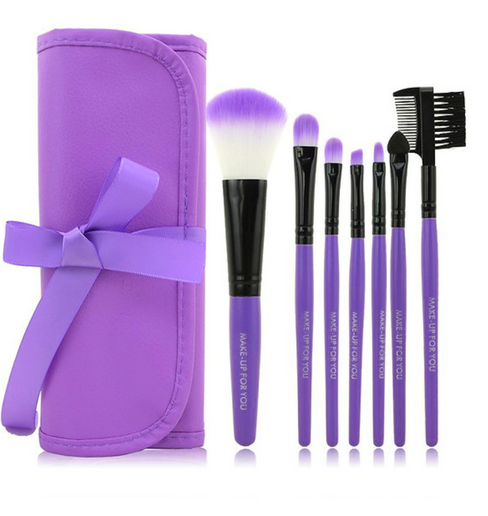 Set of seven essential makeup brushes in a convenient kit