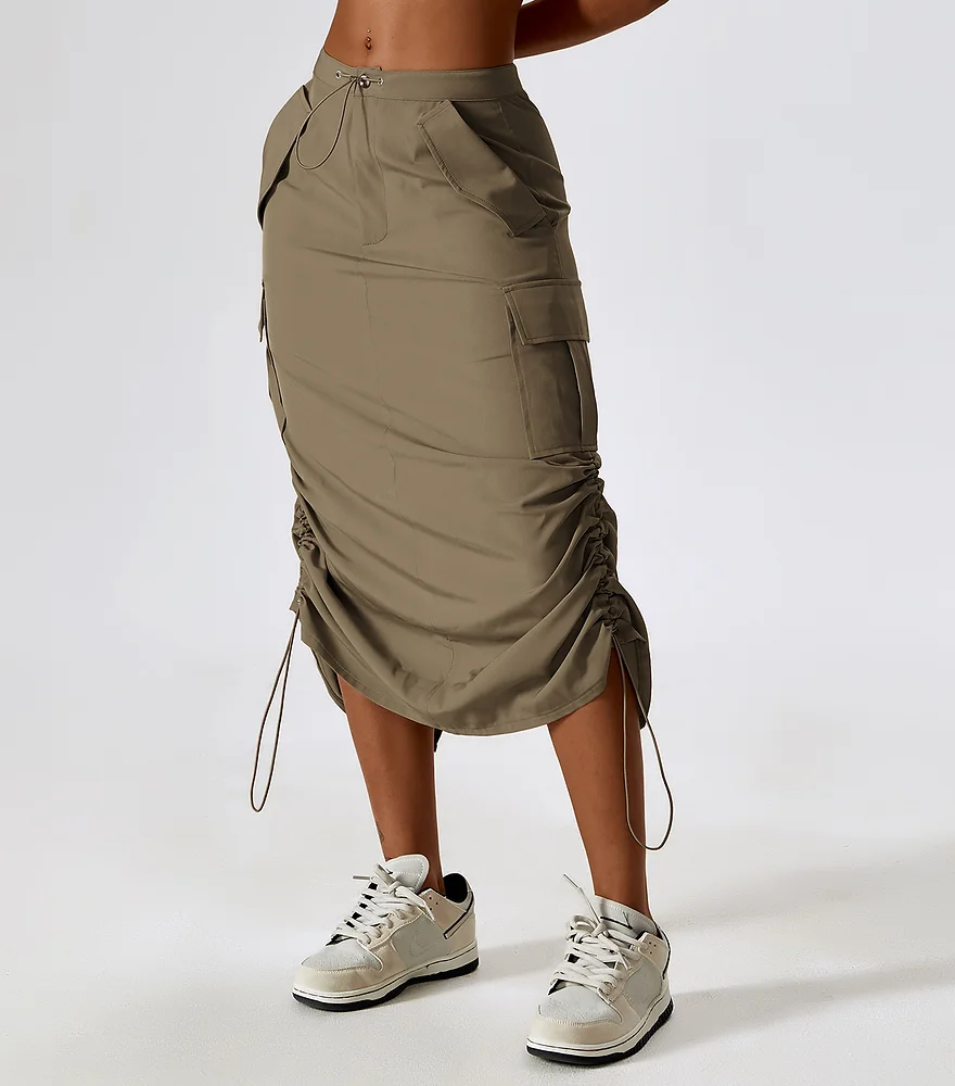 Sporty Elegance: Retro Chic A-Line Pocket Skirt – Blend Comfort and Style in This Vintage-inspired Wardrobe Essential