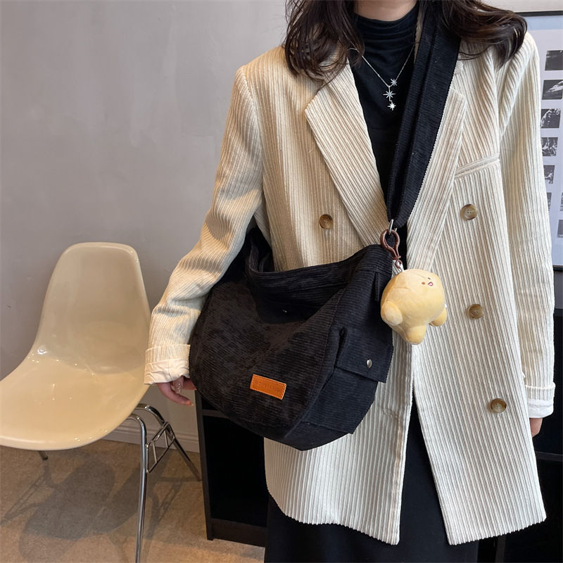 Thumbnail: VelvetFlow – Corduroy-Matrix French Shoulder Bag