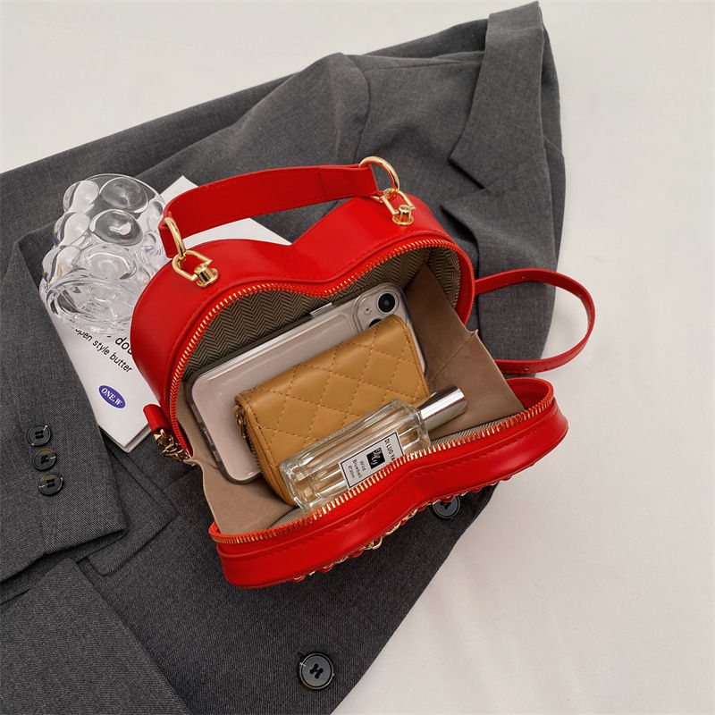 Thumbnail: ChicLink – Grained Technical Shell Chain Bag