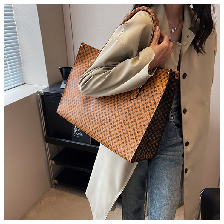 Thumbnail: AeroTote – PU-Matrix Large Shoulder Bag