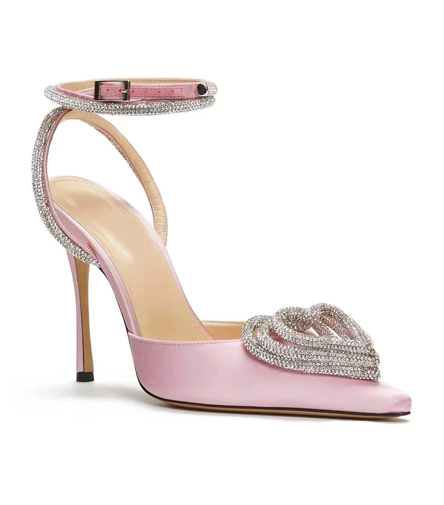 Heart-shaped Rhinestone Shoes for All Occasions - Fashionable and eye-catching shoes featuring heart-shaped rhinestones, ideal for complementing a variety of looks.