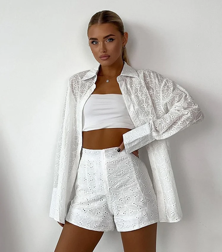 Chic cotton jacquard shirt and shorts set with a stylish pattern, perfect for a comfortable and fashionable fall outfit.