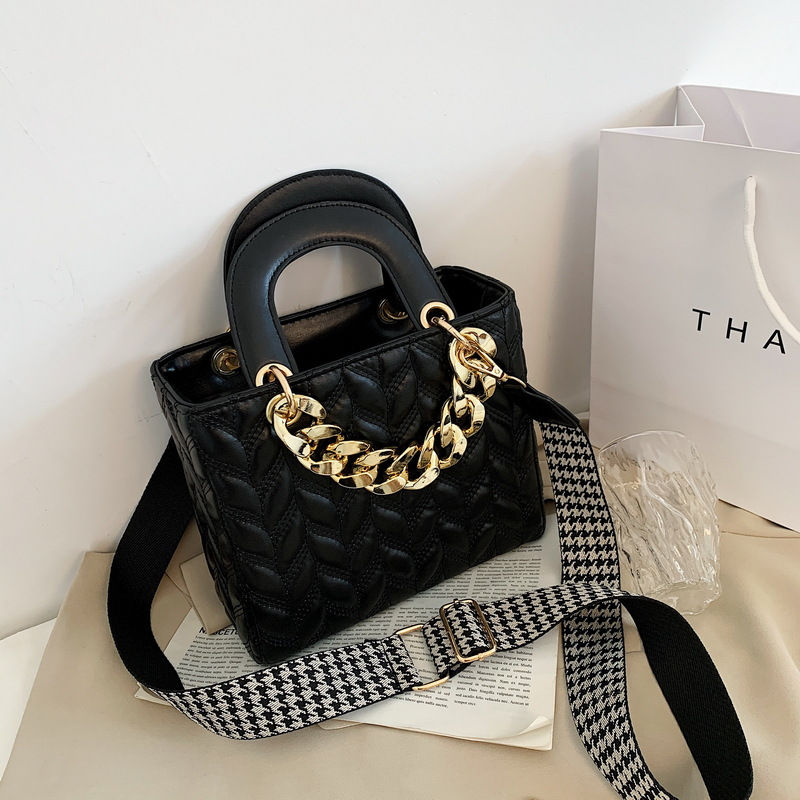 Thumbnail: Rhombus Summer Shoulder Bag