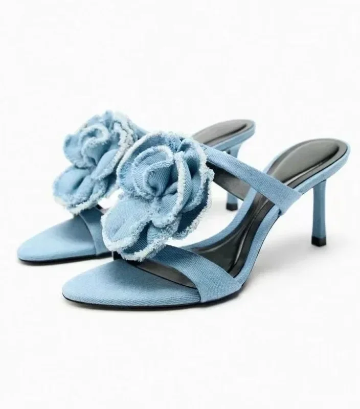Round Open Toe Slippers with Denim and Flower Design - Fashionable slippers with denim fabric and flower accents, suitable for a comfortable and trendy outfit