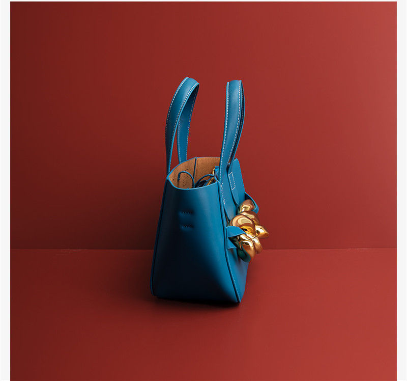 Thumbnail: AuraLink – Luxe Chain-Link Cowhide Handbag