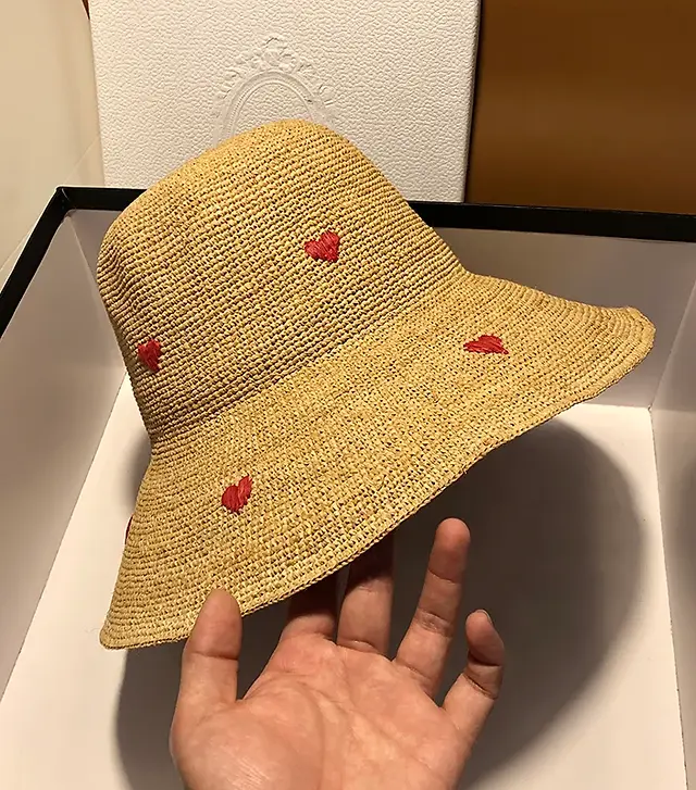 Add a touch of elegance to your summer outfit with our Sweetheart Breeze Raffia Hat. Stay cool and chic under the sun. Shop now!
