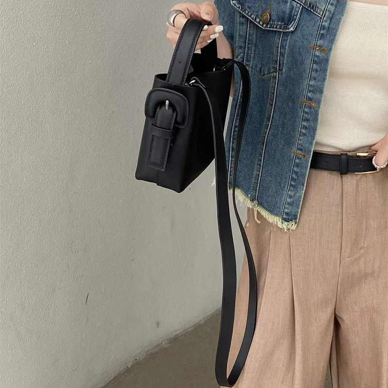 Thumbnail: Solid Color Leather Shoulder Bag
