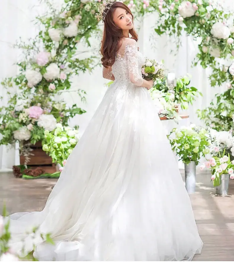 Thumbnail: Retro Lace Mermaid Wedding Dress