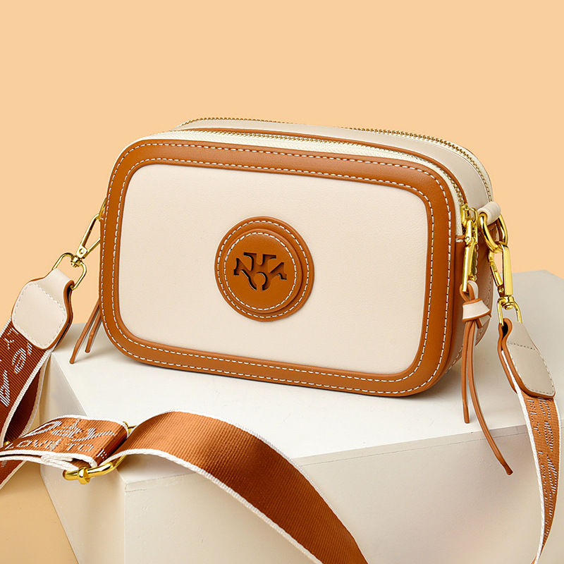 Thumbnail: VintageChic – Contrast-Trimmed Technical Grain Crossbody