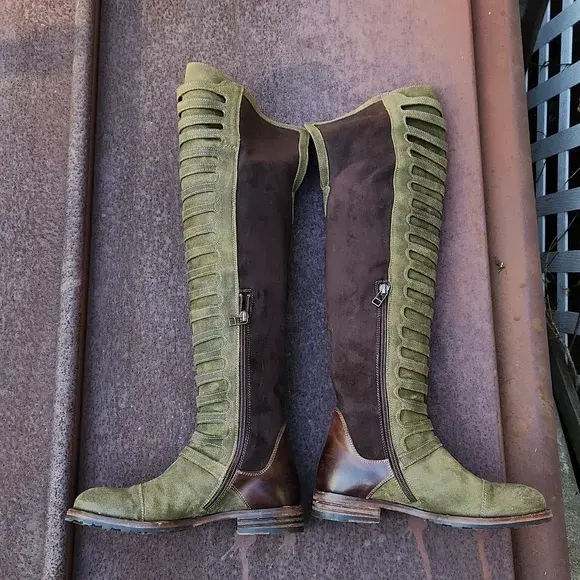 Thumbnail: The Velvet Velocity – Matte Below-the-Knee Suede Leather Boots