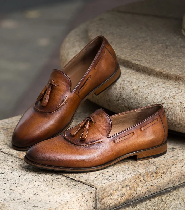 Vintage British Handmade Tassel Loafers - Classic loafers with tassel detail, handcrafted for a timeless look and superior comfort.